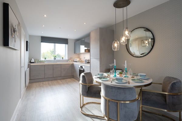 2 bedroom apartment with a private terrace area - Image 1