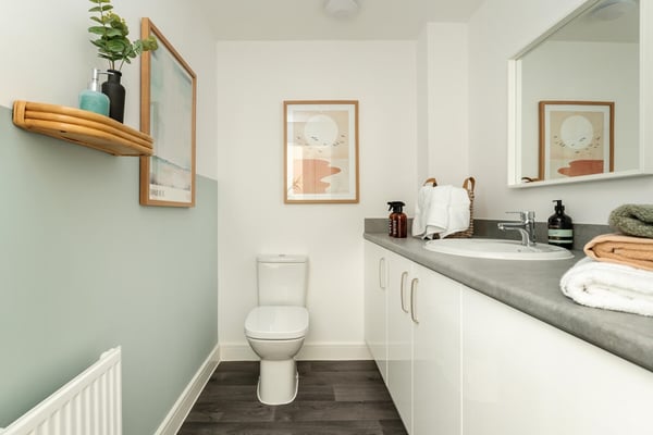 3 bedroom semi-detached with south facing garden - Image 2