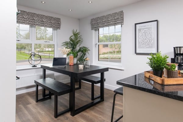 3 bedroom semi-detached with south facing garden - Image 3
