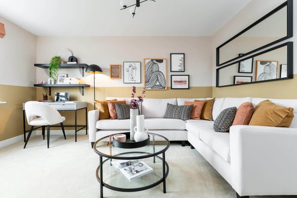 3 bedroom mid terrace with flooring included - Image 1