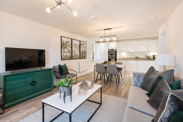 2 bedroom apartment with open plan kitchen/living - Image 1