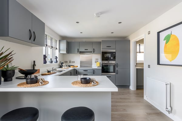 4 bedroom detached with kitchen appliances included - Image 1