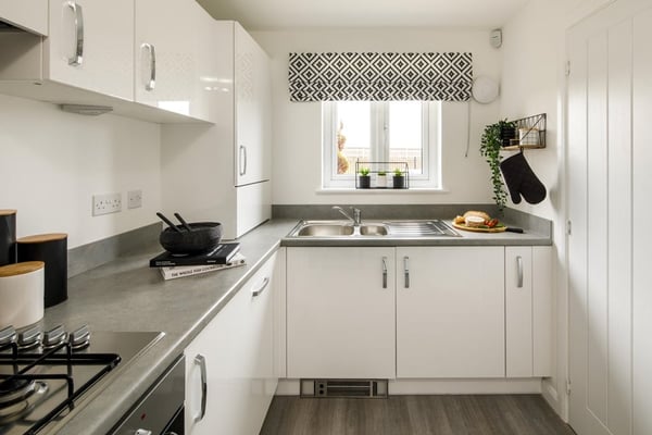 3 bedroom end terrace with open-plan lounge diner - Image 2