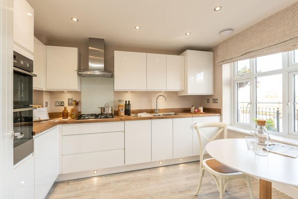 3 bedroom semi-detached with good size garden - Image 1