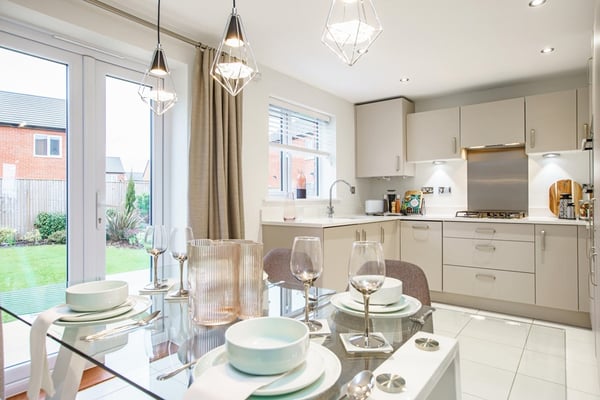2 bedroom mid terrace with french doors to the garden - Image 2