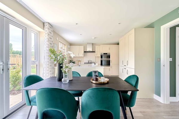 5 bedroom detached with three bathrooms - Image 1