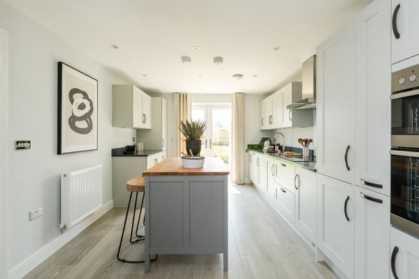 4 bedroom detached with a large breakfast bar & sociable layout - Image 1