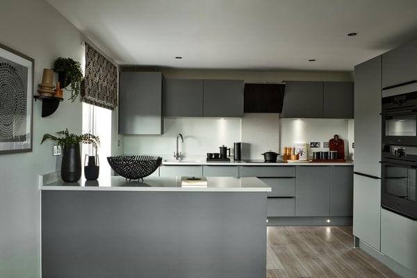 4 bedroom detached with double length private driveway - Image 1