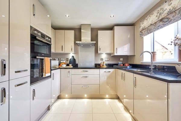 2 bedroom end terrace with parking for two cars - Image 1
