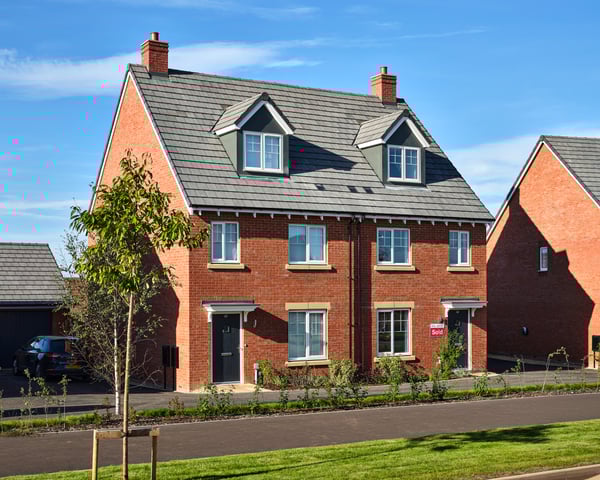 4 bedroom semi-detached with parking for two cars - Image 1