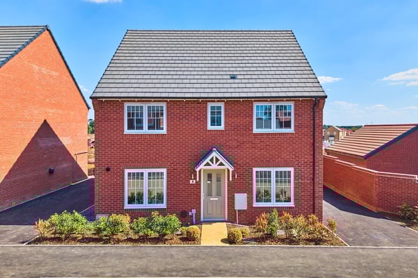 4 bedroom detached with south facing garden - Image 1