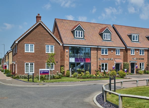 4 bedroom semi-detached with dedicated top floor main bedroom - Image 1
