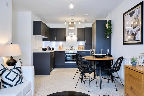 2 bedroom apartment with open plan living - Image 1