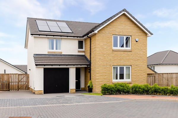 4 bedroom detached with open plan kitchen diner - Image 1