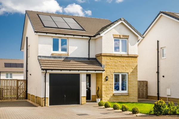 4 bedroom detached with en suite to bedroom 1 - Image 1