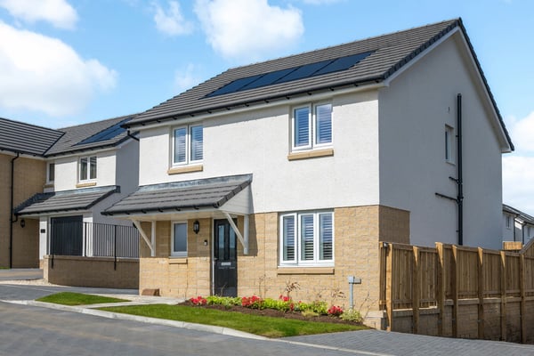 4 bedroom detached with en suite to bedroom 1 - Image 1
