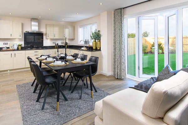 4 bedroom detached with a West facing garden - Image 1