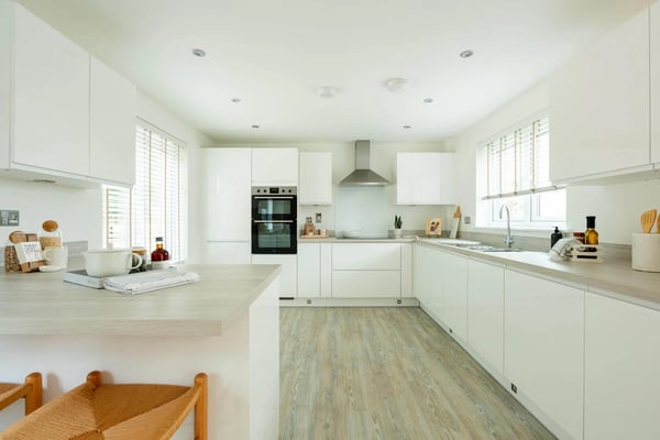 4 bedroom detached with garage - Image 1