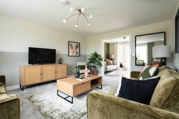 4 bedroom detached with south facing garden - Image 1