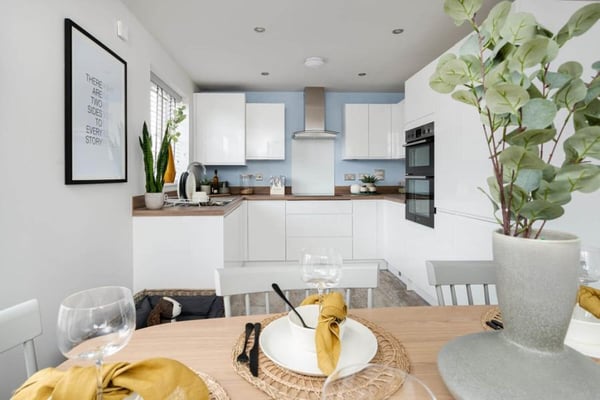 3 bedroom mid terrace with garage - Image 3