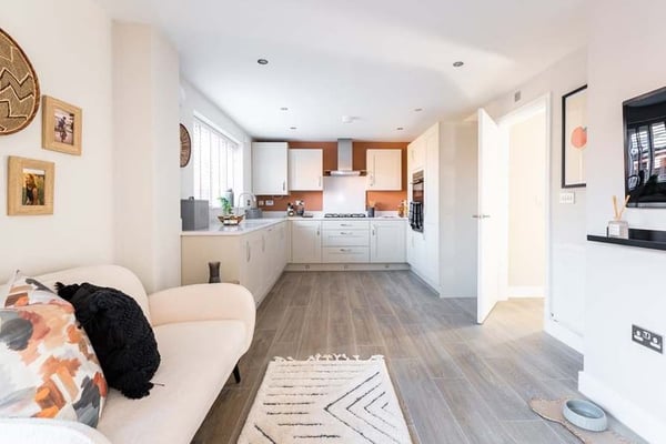 4 bedroom detached with utility - Image 2