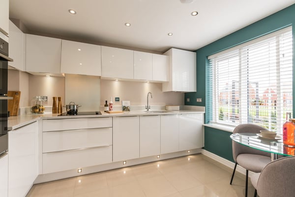 3 bedroom semi-detached with car port and parking space - Image 1