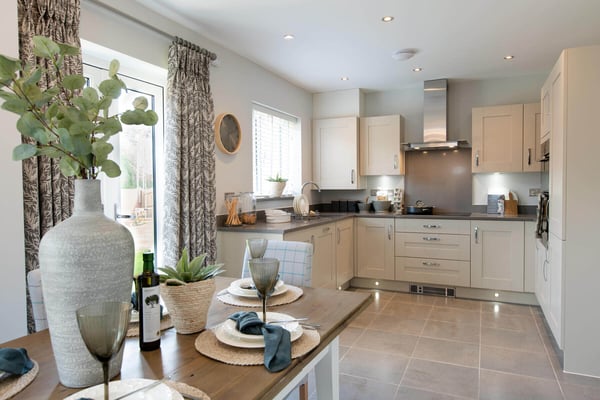 5 bedroom detached with an integrated kitchen, flooring and turf to rear garden - Image 1